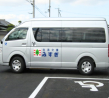 リフト車で安全に送迎します