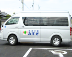 リフト車で安全に送迎します