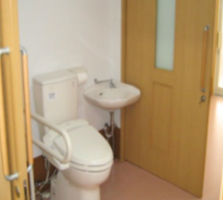 色々なバージョンの方にも対応できるトイレが3室あります