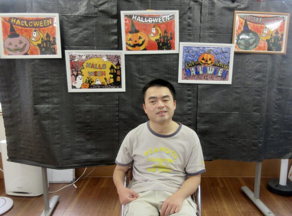 みすぎ ハロウィンの絵の前の利用者様