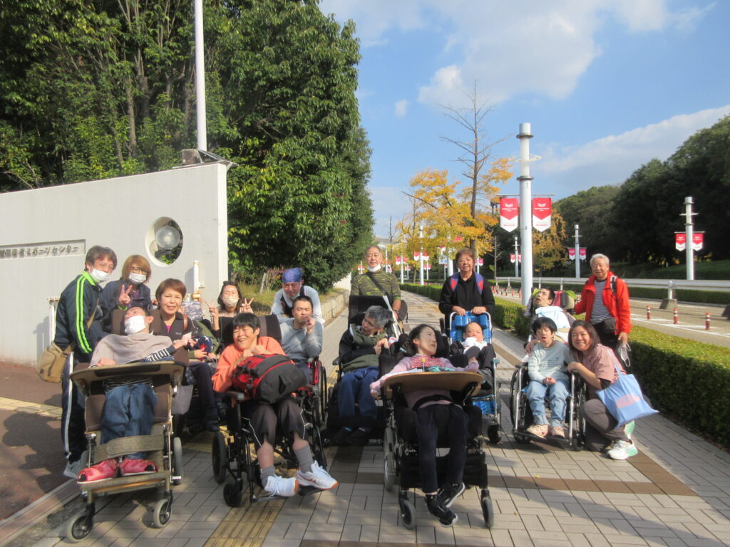 みすぎ 紅葉の長居公園で記念写真