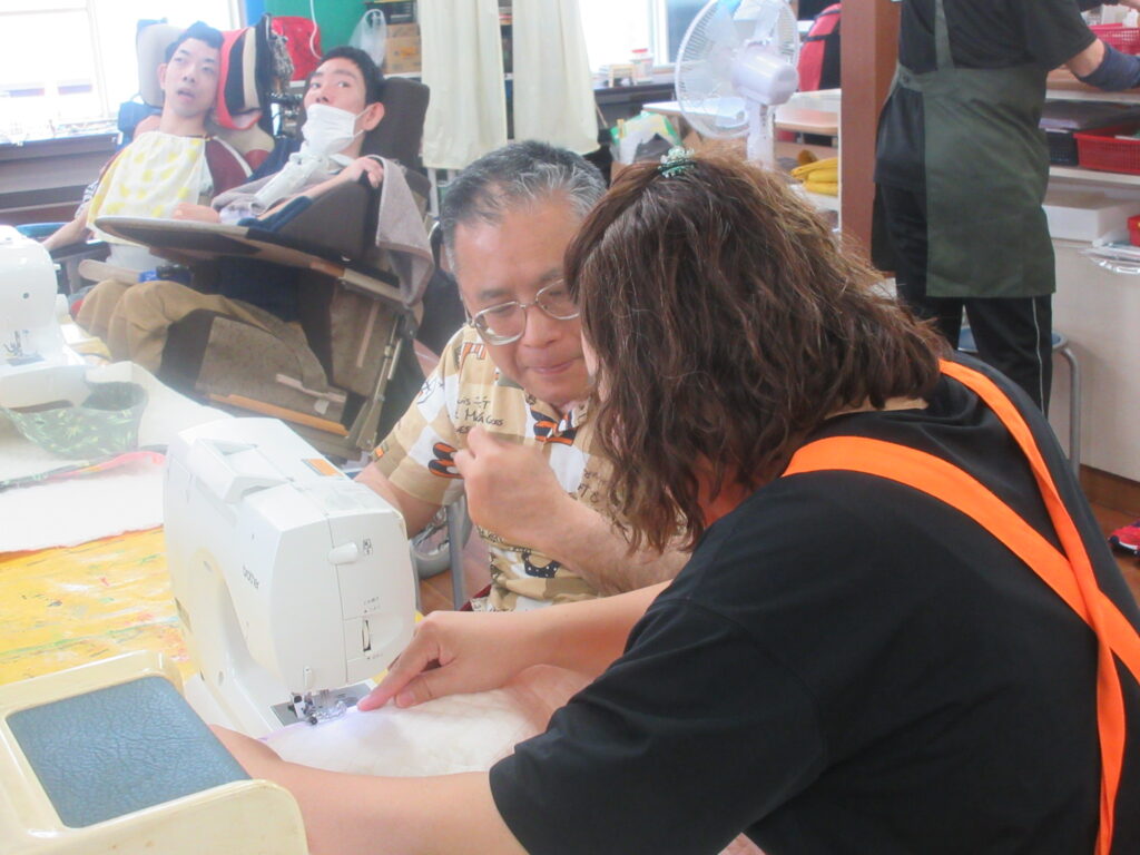 みすぎ ミシンをする利用者様