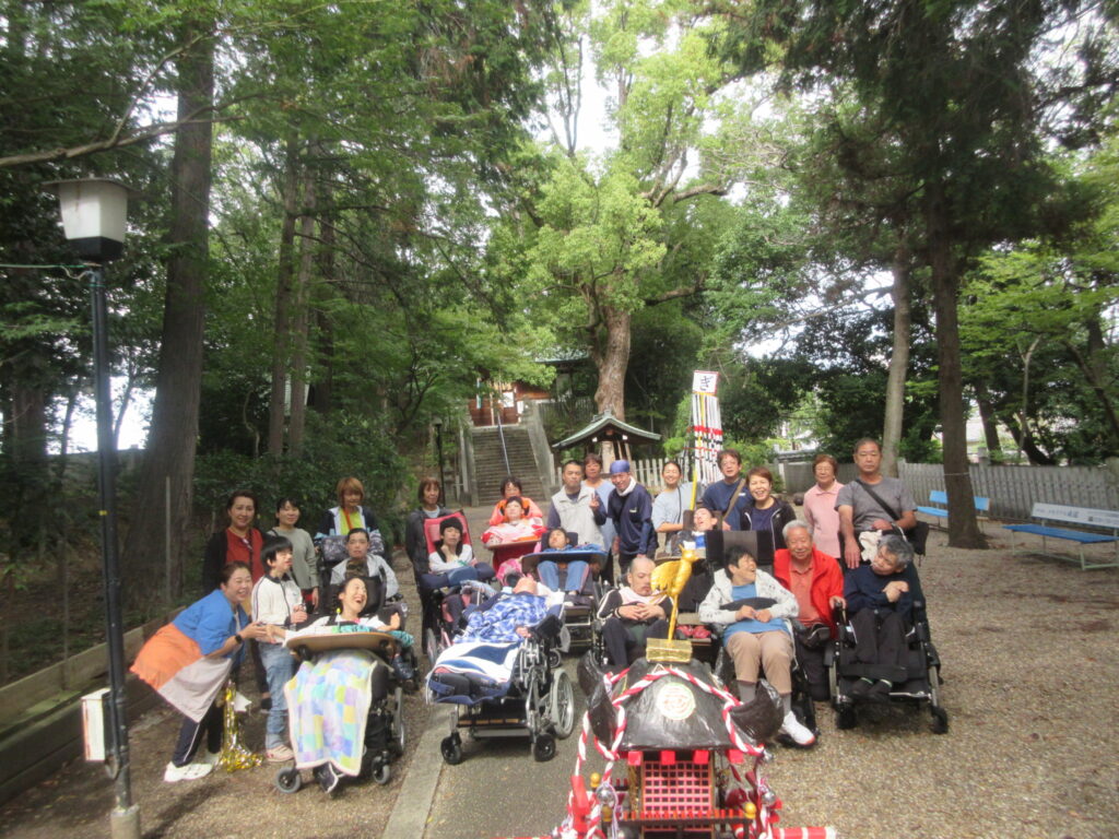 みすぎ 神社でお神輿と記念写真