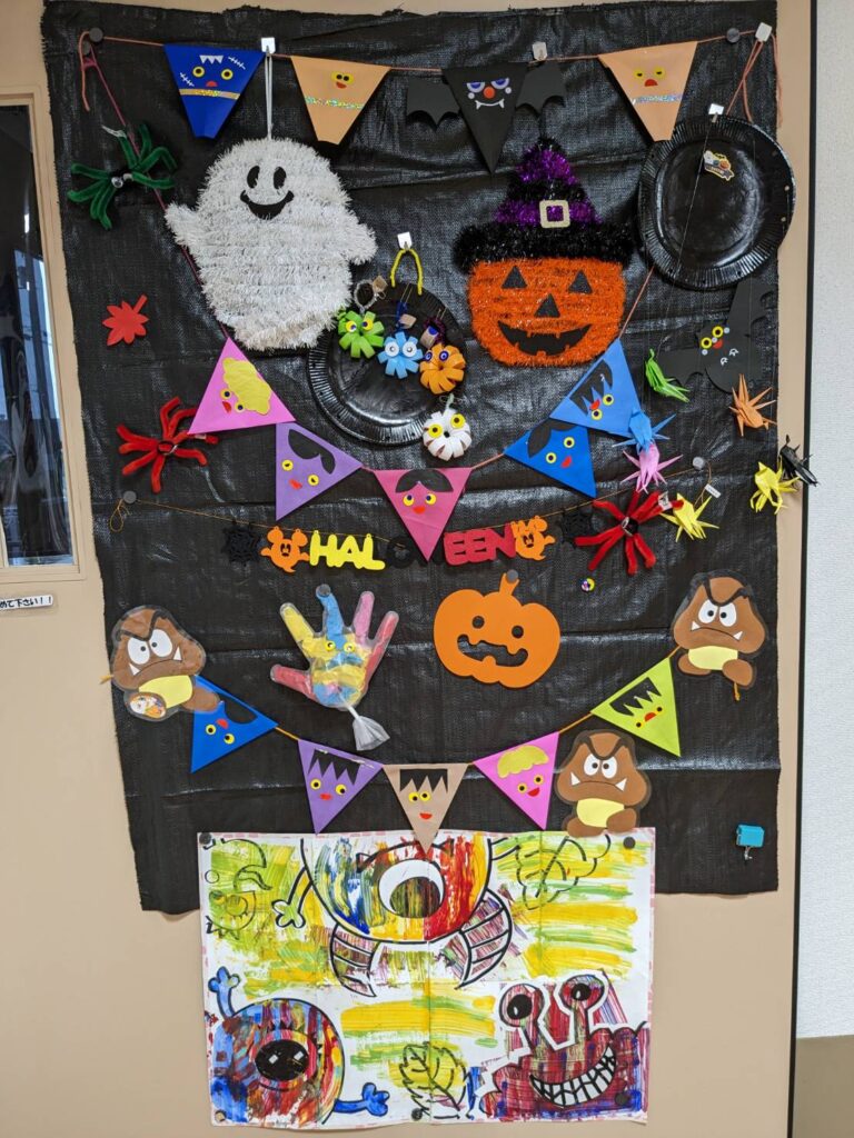 さん　ハロウィンのかざり