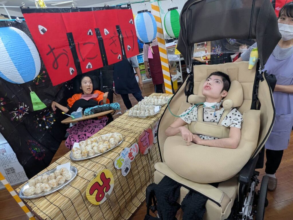 さん　屋台のおぎりやさんで楽しむ利用者様