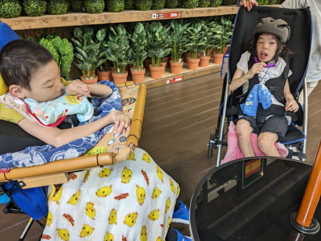 さん　仲間とおでかけ